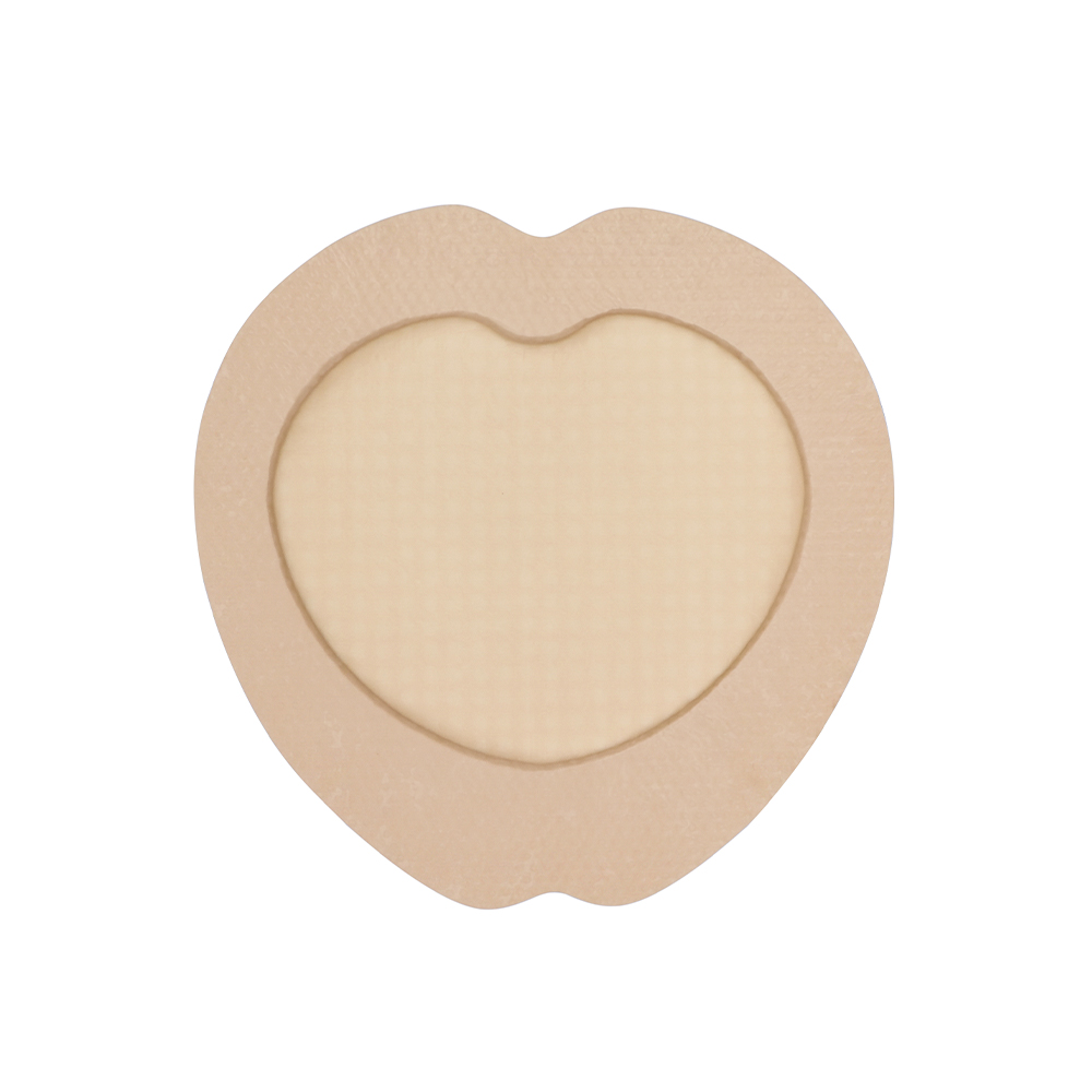 Curativo de espuma com bordas de silicone sacral em formato de coração de 22,5x22,5cm
